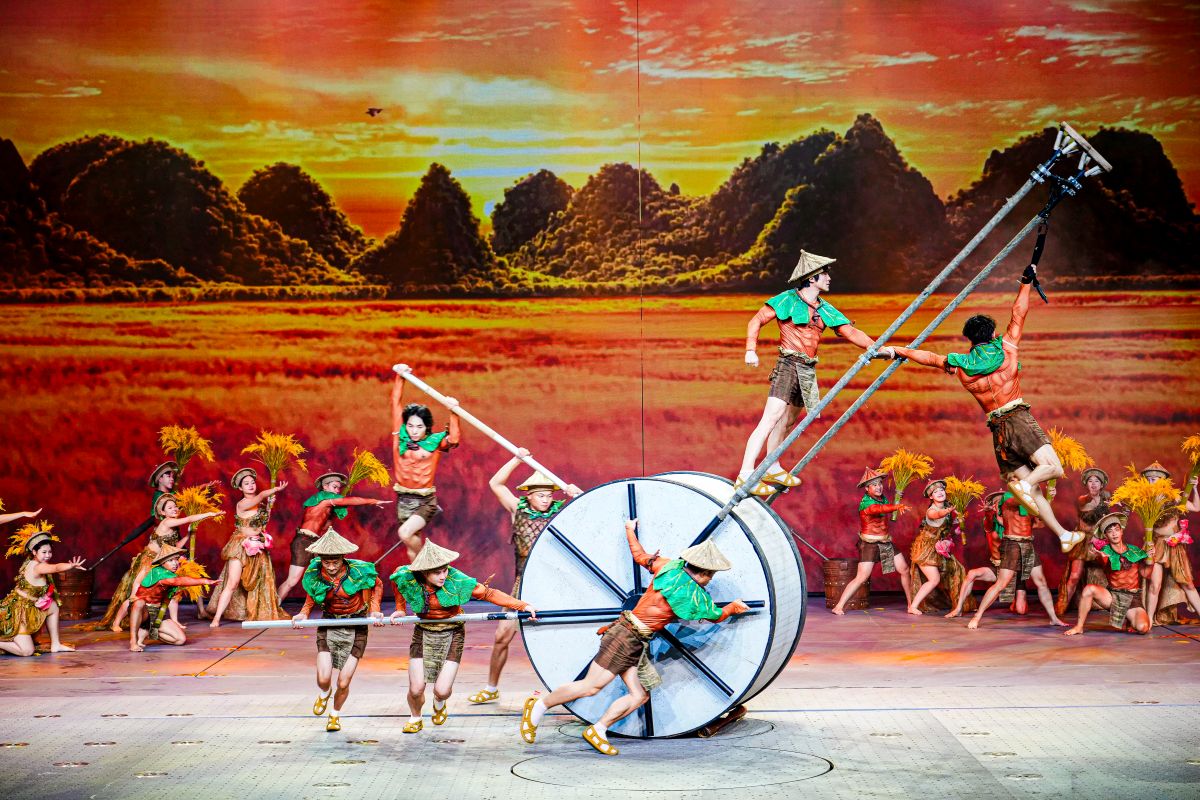 Phu nu hien dai vingroup dat nuoc thien hung ca 03
