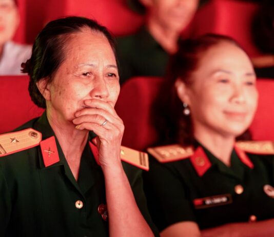 Khi những chứng nhân lịch sử đắm chìm trong 4.000 năm hào khí “Đất Nước Thiên Hùng Ca”