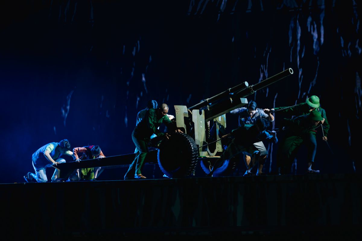 Phu nu hien dai vinpearl theatre cuu chien binh 04