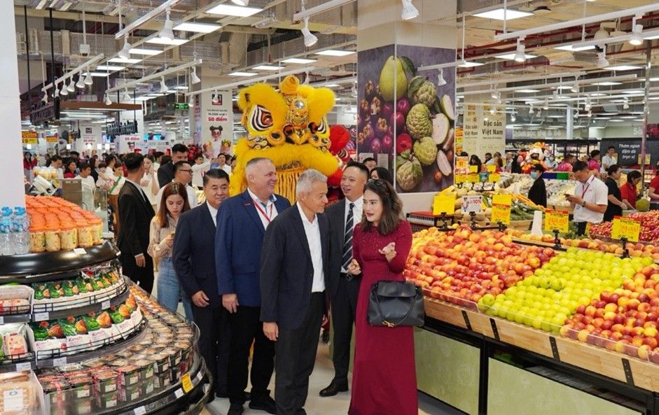 CHÍNH THỨC KHAI TRƯƠNG TRUNG TÂM THƯƠNG MẠI VINCOM PLAZA ĐAN PHƯỢNG 5 Phu nu hien dai Vincom plaza 05