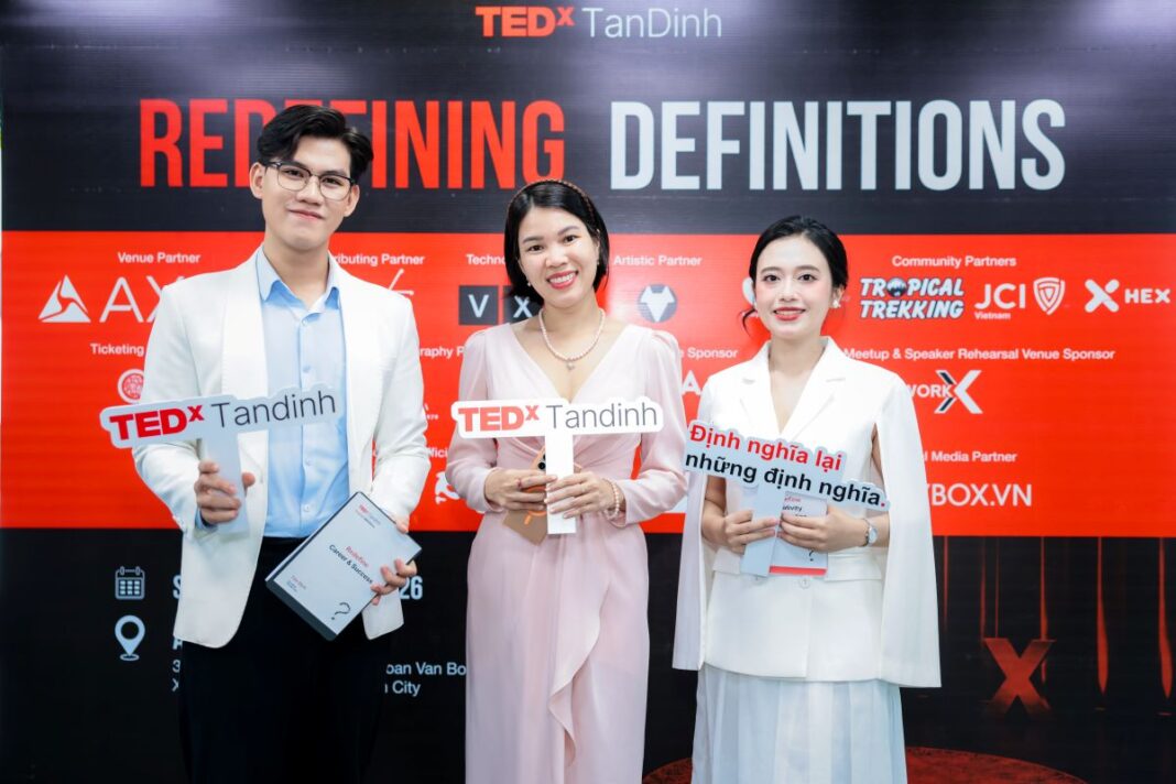 Phu_nu_hien_dai_tedx_tan_dinh_01