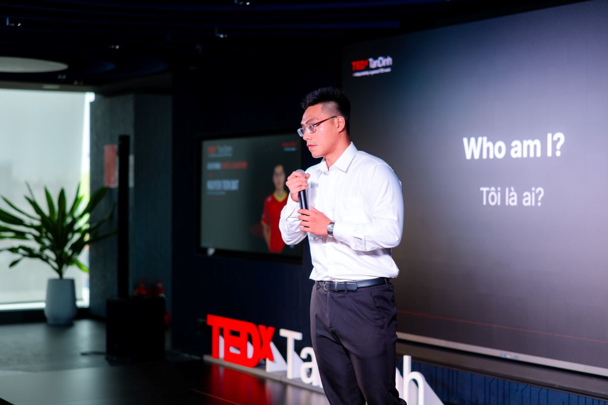 TEDxTanDinh 2026: Khán phòng đọng lại trong sự tập trung tuyệt đối 1