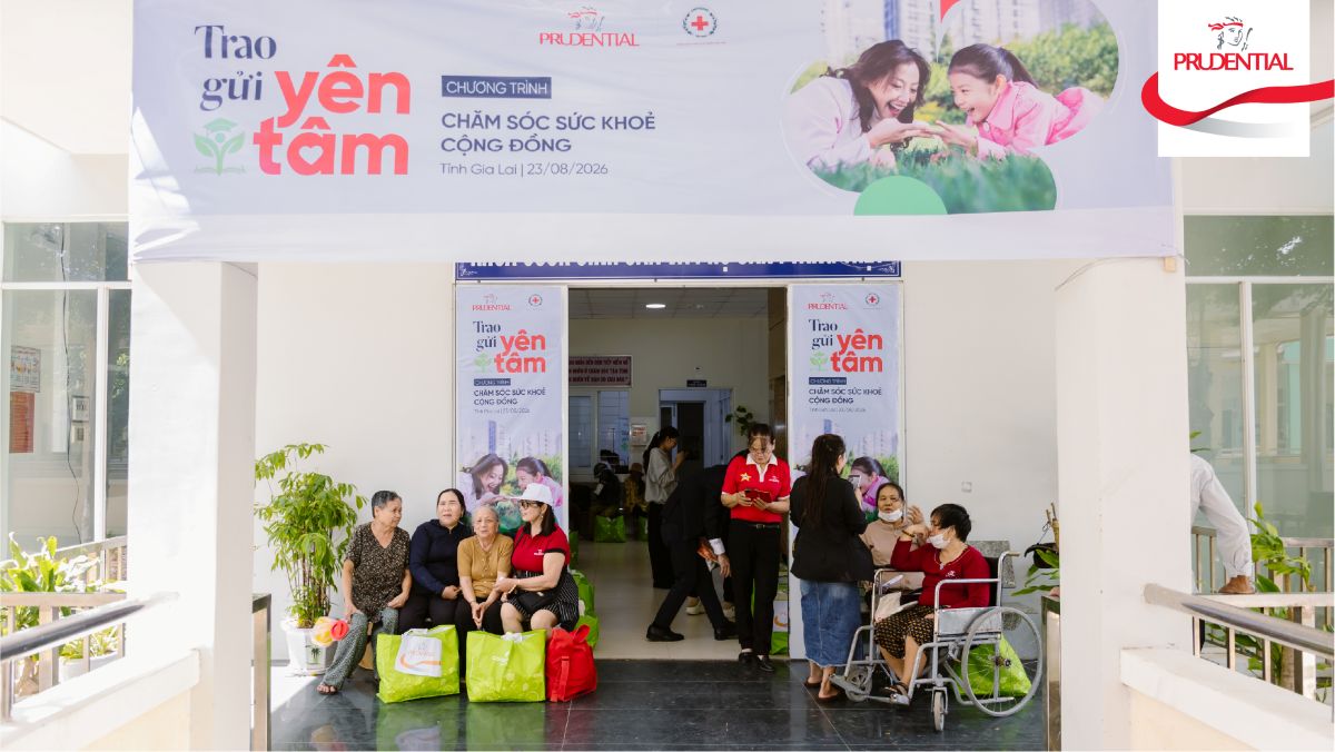 Prudential Việt Nam đồng hành khôi phục không gian vui chơi cho trẻ em sau lũ tại Lai Châu 2 Phu nu hien dai Prudential viet nam 01
