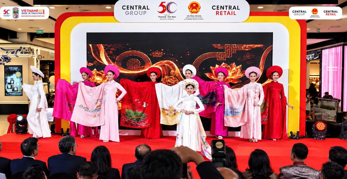 Viethouse DaNaSilk cùng hương sắc Việt Nam lên lụa tại Bangkok 2 Phu nu hien dai VIETHOUSE DANASILK 01