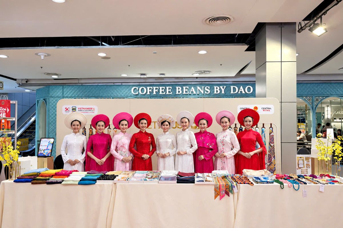 Viethouse DaNaSilk cùng hương sắc Việt Nam lên lụa tại Bangkok 1 Phu nu hien dai VIETHOUSE DANASILK 04