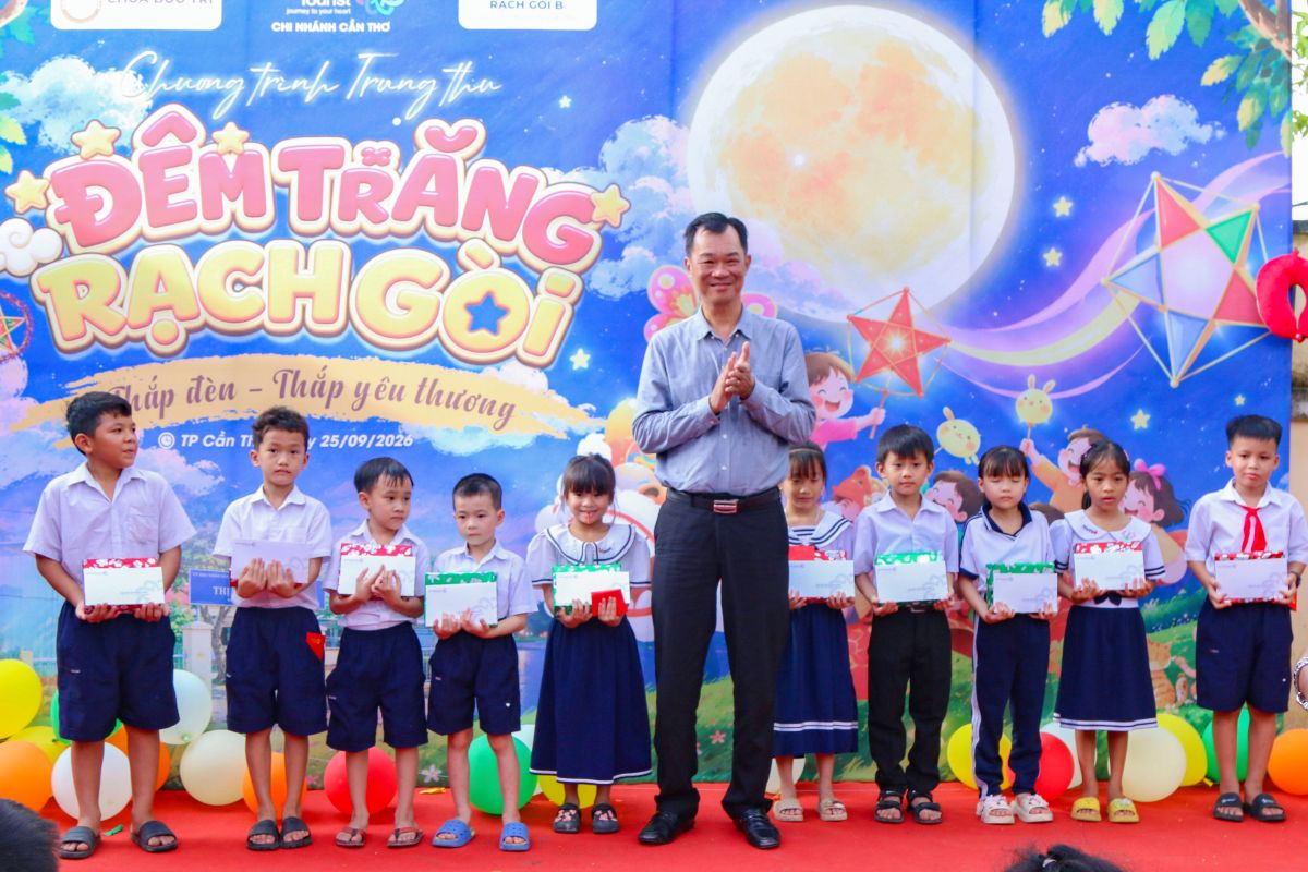 BENTHANH TOURIST MANG TRUNG THU ĐẾN VỚI 250 TRẺ EM CÓ HOÀN CẢNH KHÓ KHĂN 2 Phu nu hien dai benthanh tourist 02