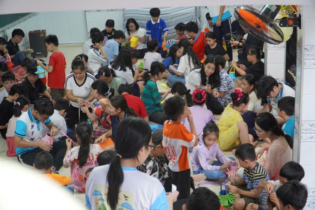 Mang niềm vui đến các em Trường Phổ cập qua chương trình ‘Thắp sáng mùa trăng 2026’ 12 Phu nu hien dai nang cao nguyen 03