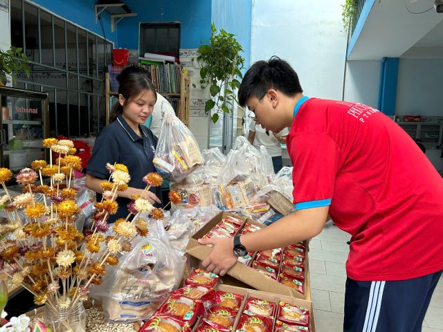 Mang niềm vui đến các em Trường Phổ cập qua chương trình ‘Thắp sáng mùa trăng 2026’ 16 Phu nu hien dai nang cao nguyen 13