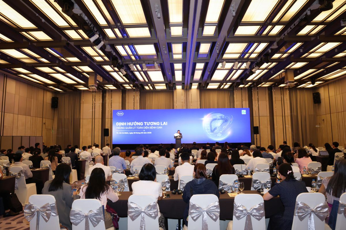 ROCHE THÚC ĐẨY PHÁT HIỆN SỚM VÀ QUẢN LÝ TOÀN DIỆN BỆNH GAN TẠI VIỆT NAM 1 Phu nu hien dai roche quan ly benh gan 06