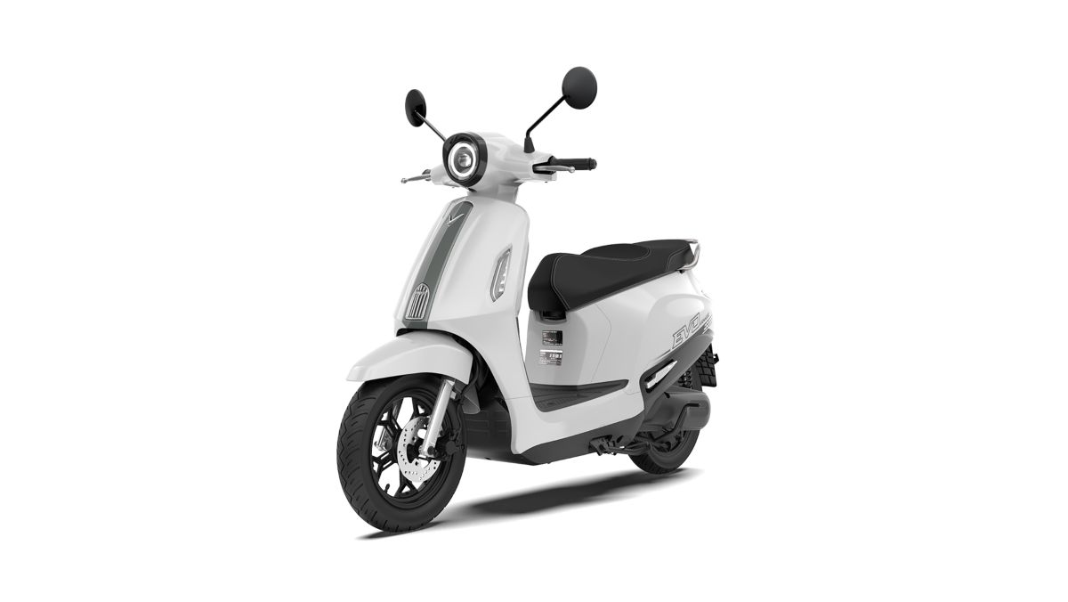 Phu nu hien dai vinfast Evo Grand 01
