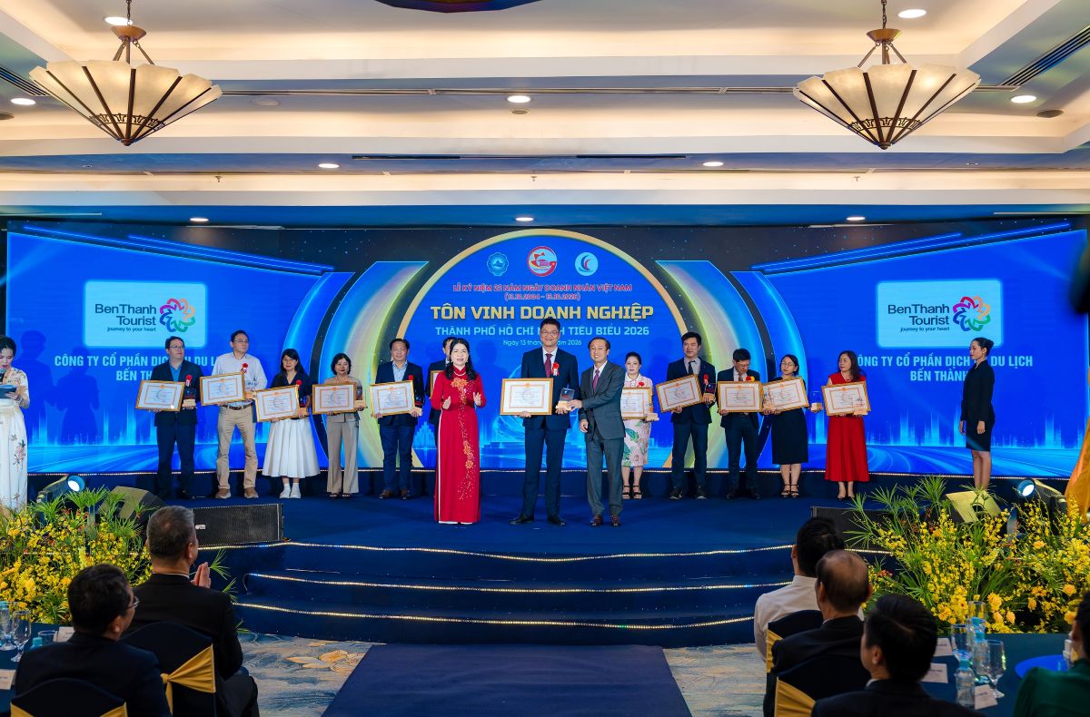 BENTHANH TOURIST ĐÓN NHẬN HAI DANH HIỆU UY TÍN CỦA TP.HCM NĂM 2026 2 Phu nu hien dai BenThanh Tourist 01