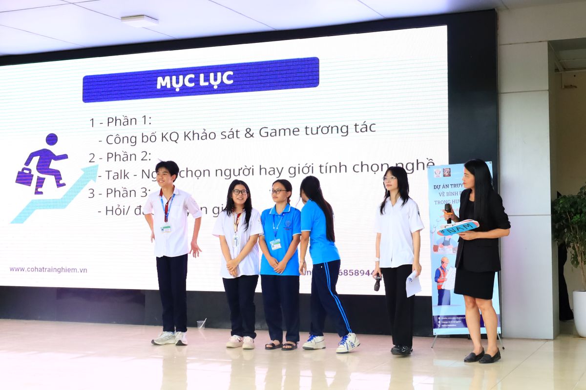 CÔ HÀ TRẢI NGHIỆM ĐỒNG HÀNH CÙNG NỮ SINH GEN Z KHỞI XƯỚNG DỰ ÁN BÌNH ĐẲNG GIỚI TRONG HƯỚNG NGHIỆP 4 Phu nu hien dai CCD co ha trai nghiem 05