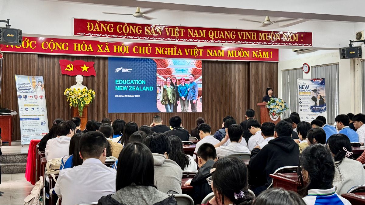 Phu nu hien dai NEW ZEALAND hoc bong 04