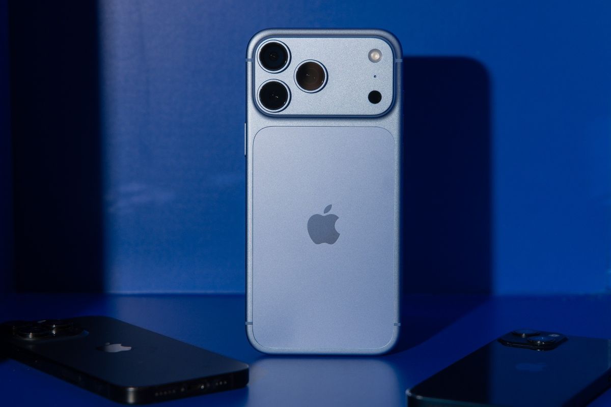 Đỏ Burgundy hay Băng Thanh: Màu iPhone 18 Pro Max nào được chị em chuộng? 2 Phu nu hien dai iphone 18 pro 02