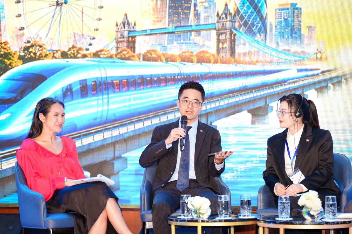 Từ bảo vệ gia đình đến củng cố nền kinh tế: Góc nhìn Prudential tại diễn đàn Doanh nghiệp Vương quốc Anh – Việt Nam 2026 2 Phu nu hien dai prudential VIB 02