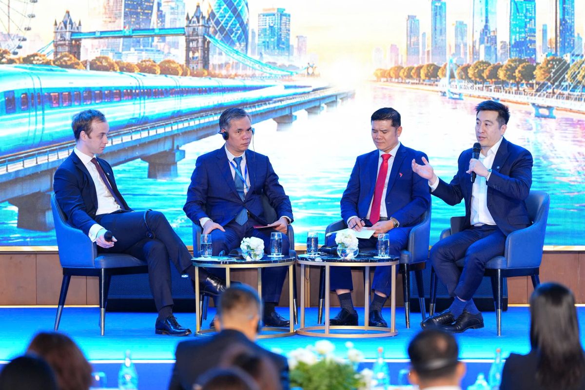 Từ bảo vệ gia đình đến củng cố nền kinh tế: Góc nhìn Prudential tại diễn đàn Doanh nghiệp Vương quốc Anh – Việt Nam 2026 4 Phu nu hien dai prudential VIB 04