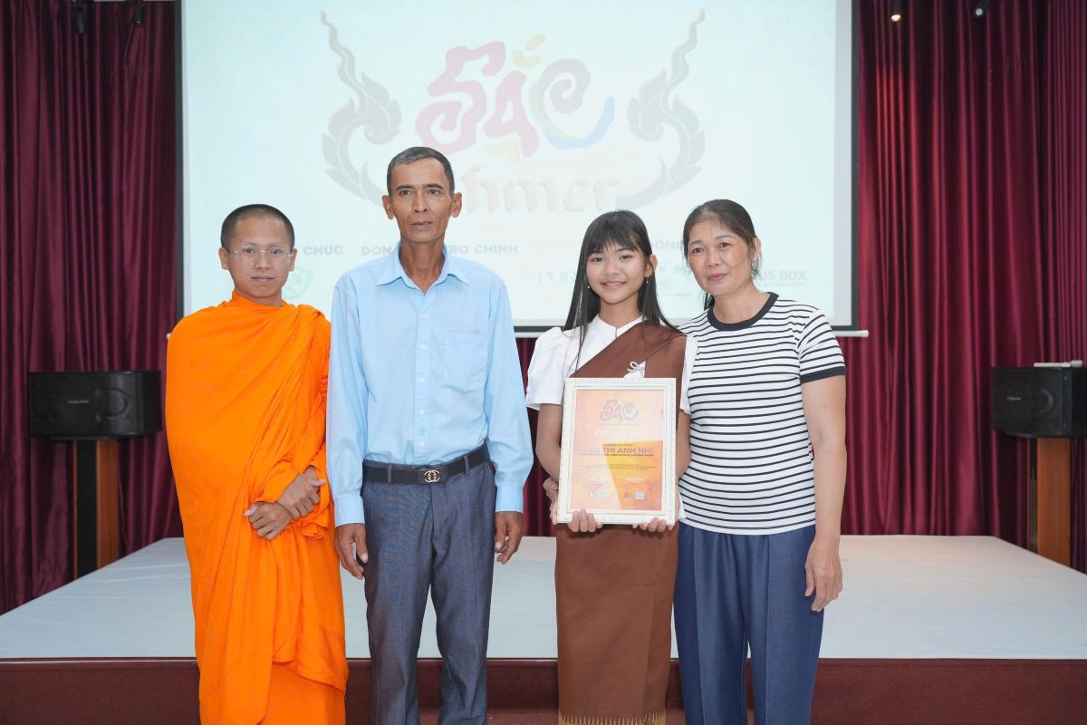 Dự án Sắc – 54 dân tộc ra mắt Vlog Sắc Khmer 4 Phu nu hien dai sac khmer 01
