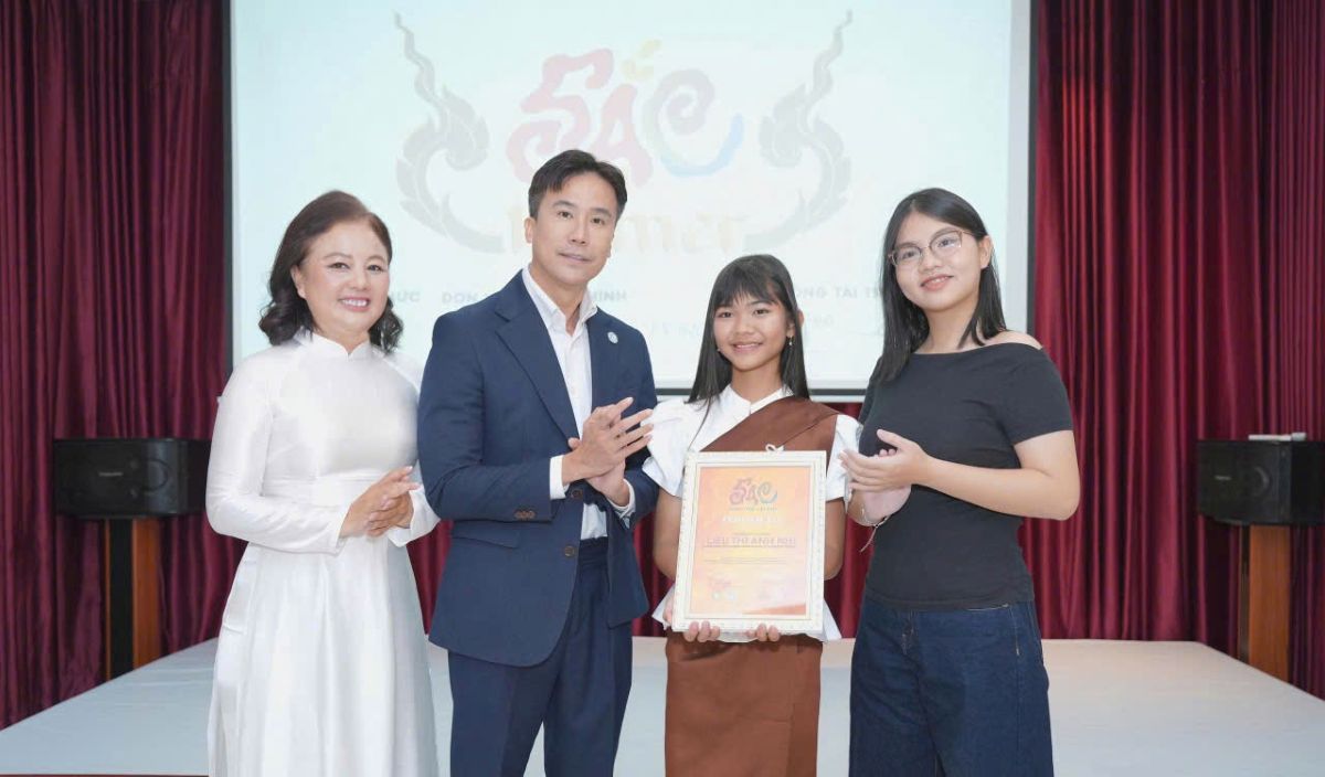 Dự án Sắc – 54 dân tộc ra mắt Vlog Sắc Khmer 8 Phu nu hien dai sac khmer 05