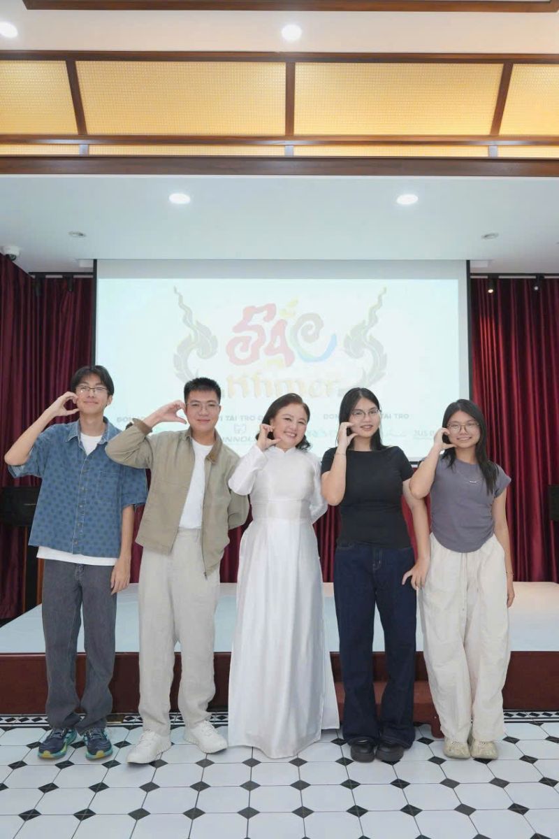 Dự án Sắc – 54 dân tộc ra mắt Vlog Sắc Khmer 2 Phu nu hien dai sac khmer 09