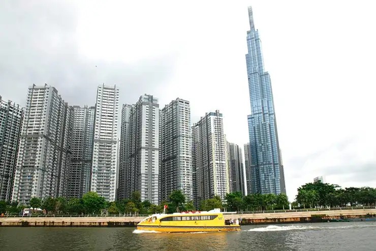 Khám phá Sài Gòn từ hai góc nhìn với Water Bus và Saigon Hop On Hop Off 2 Phu nu hien dai saigon hop on hop off 02